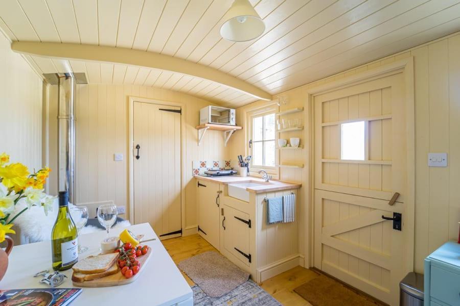 The Baytree Shepherds Hut Villa Stonehouse  Luaran gambar
